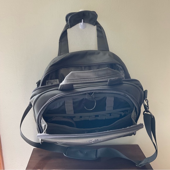 Atlantic Luggage Carry-on Travel Bag in Olive Green. - Picture 4 of 16